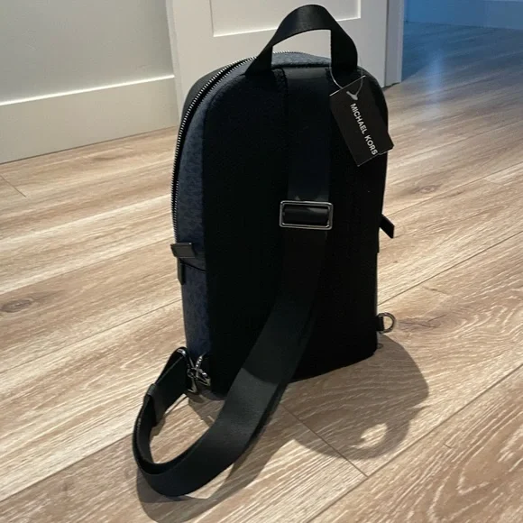 Michael Kors Sling Pack Men’s - Picture 2 of 9